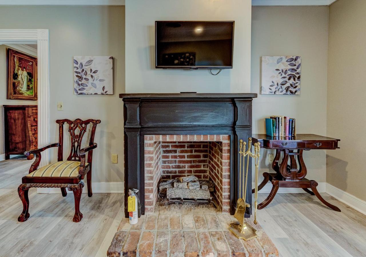 The At Cedar Grove Hotel