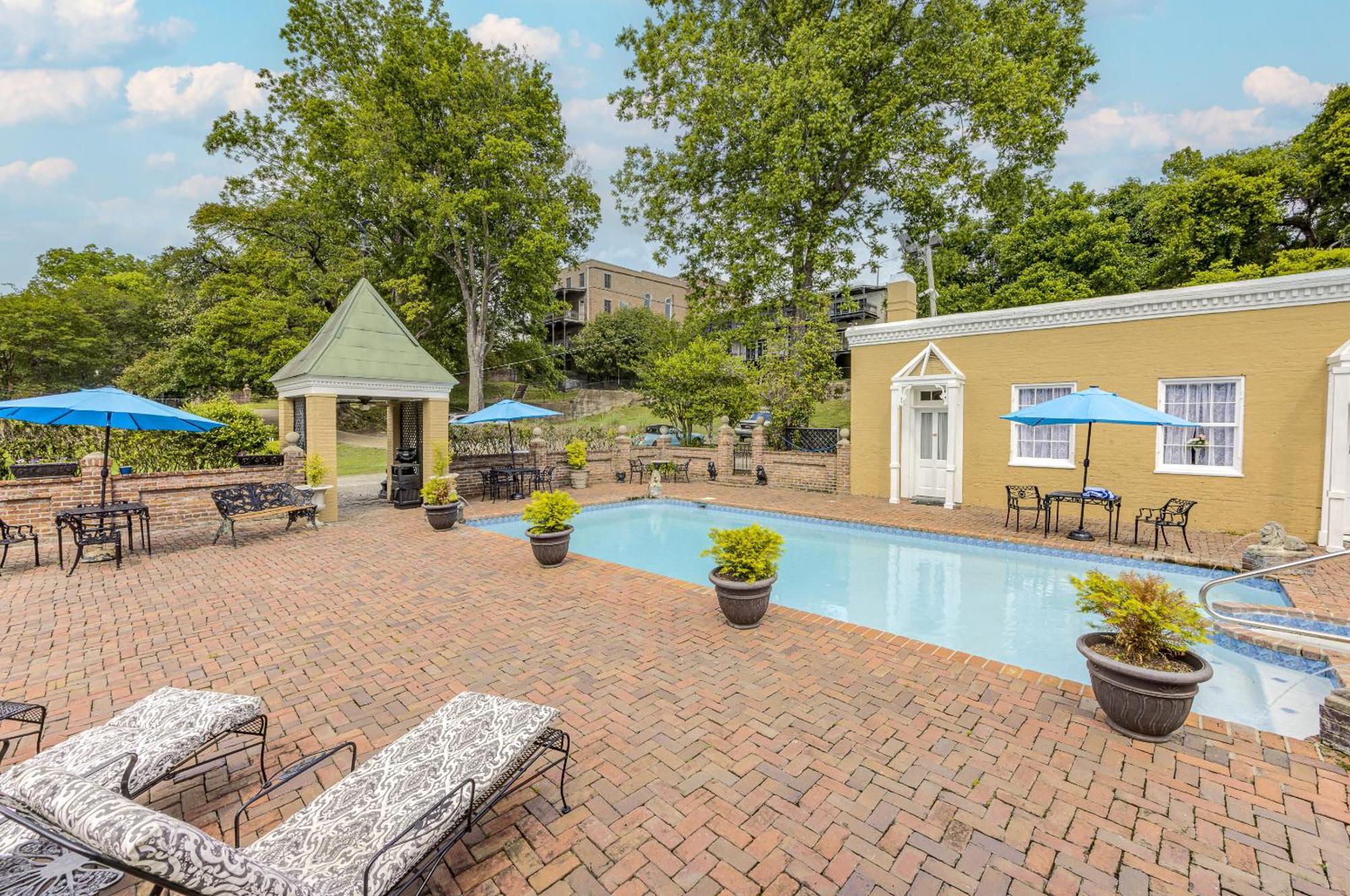 Hotel The At Cedar Grove