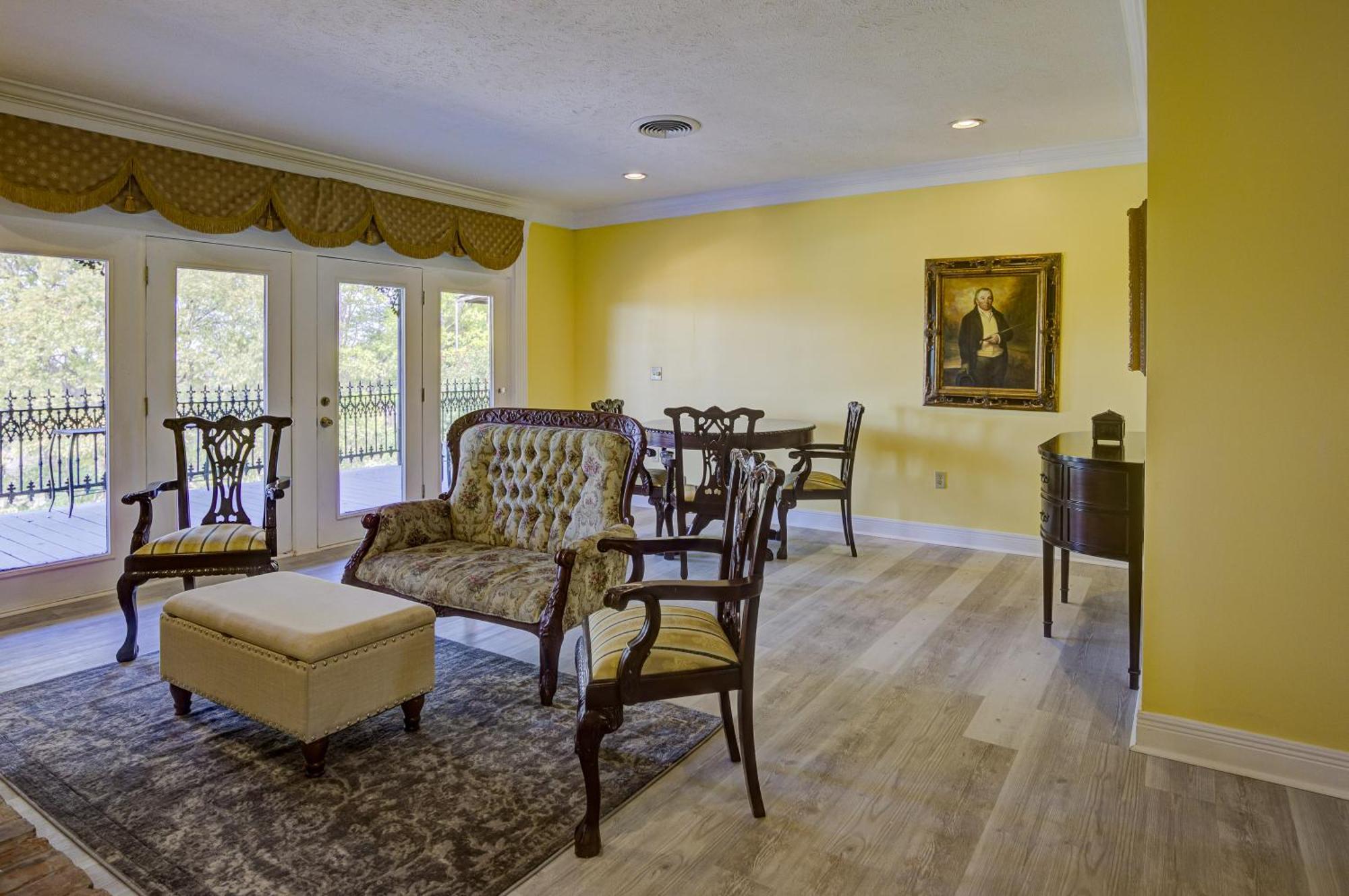 The At Cedar Grove Hotel
