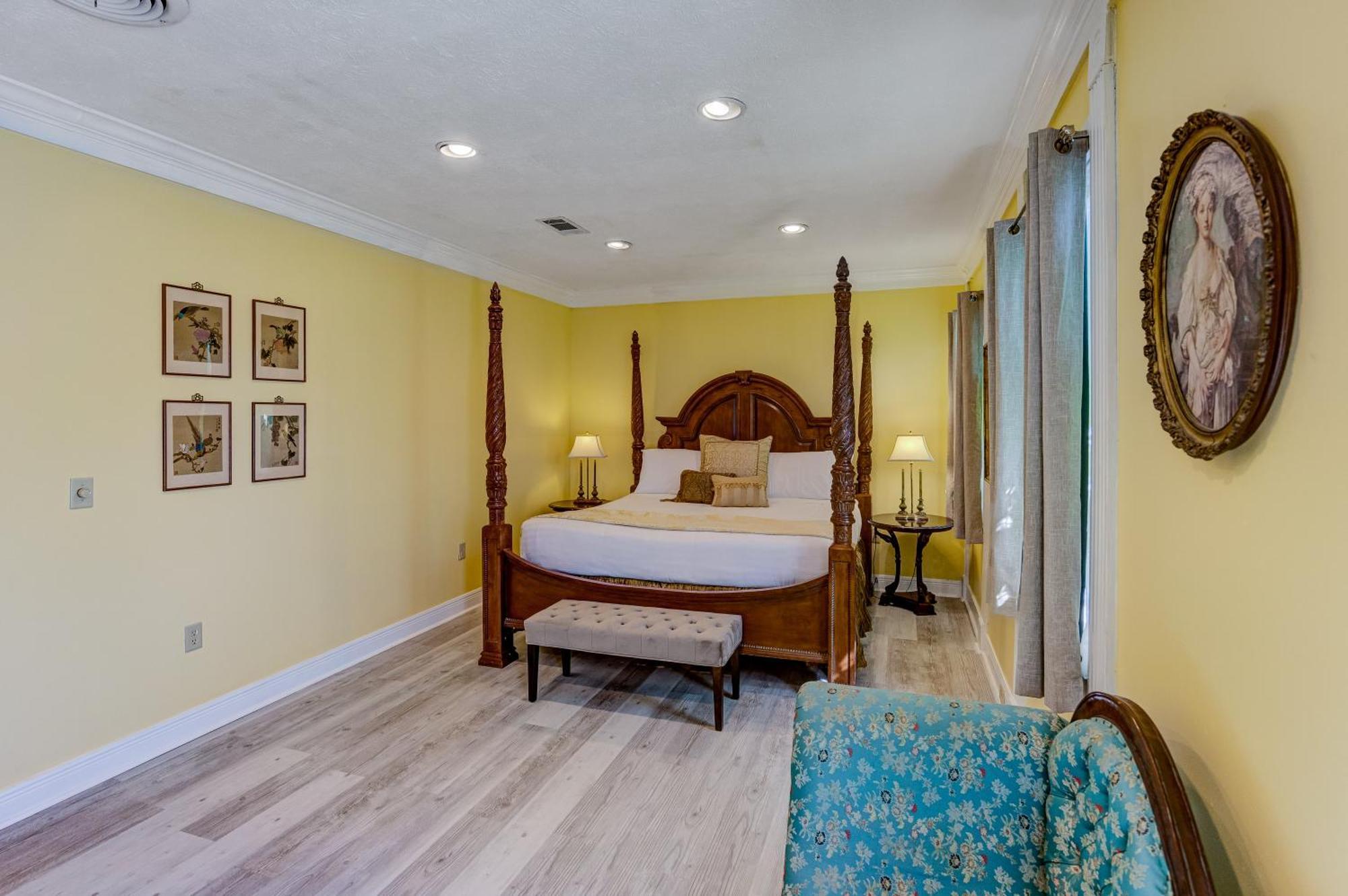 The At Cedar Grove Hotel