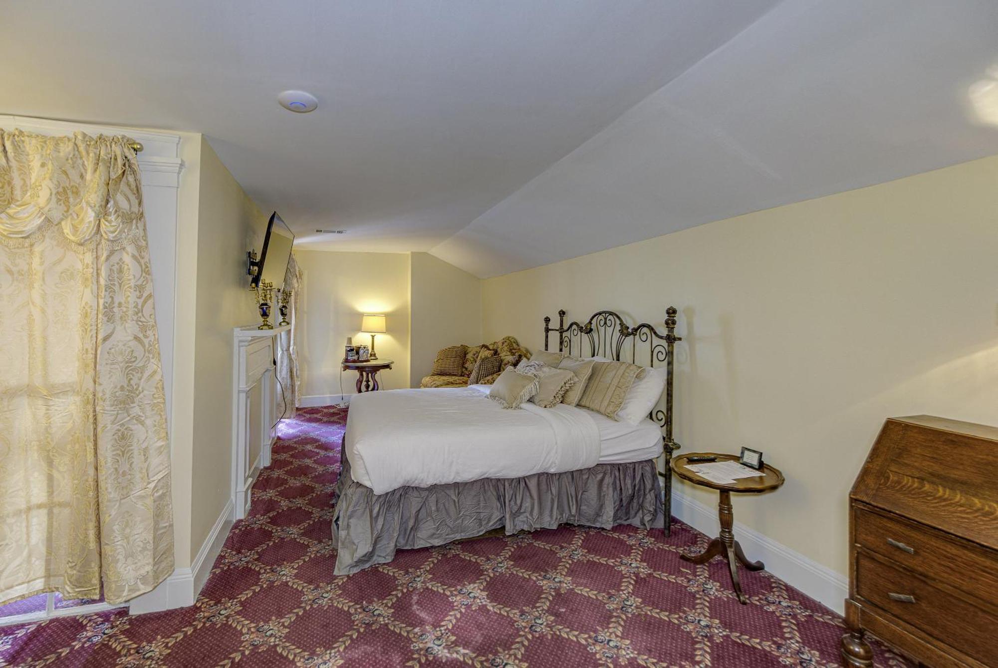 The At Cedar Grove Hotel