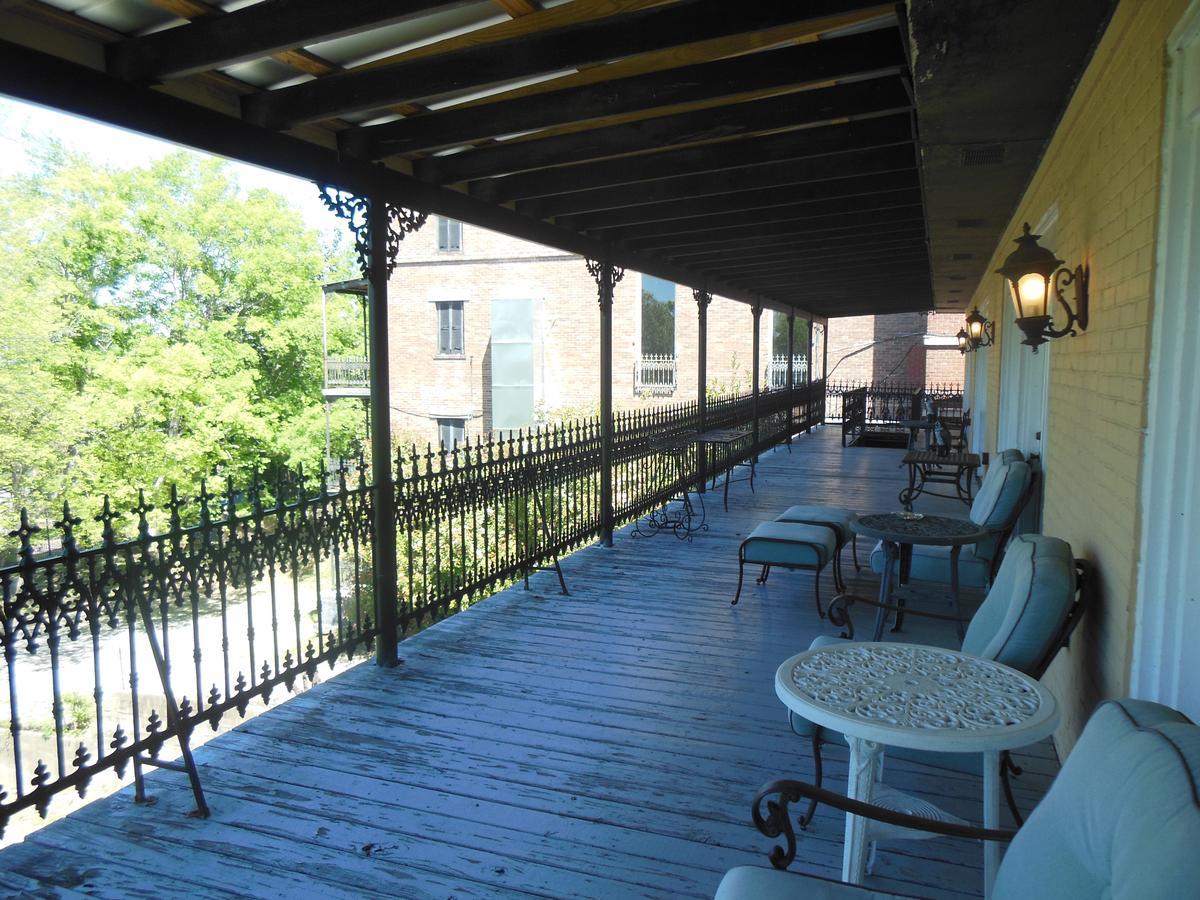 The At Cedar Grove Hotel